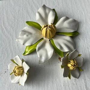 Vintage flower brooch and clip-on earrings